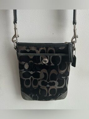 Coach vintage Optic Signature logo Swingpack Crossbody Shoulder Bag Purse Black